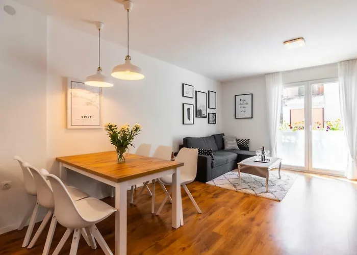Apartment In Centre For 6